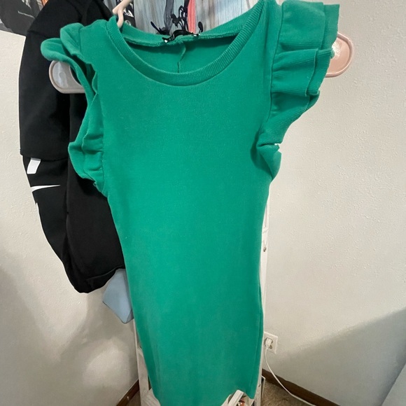 Green Ruffle Sleeve Zara Dress
Never worn - Picture 1 of 3